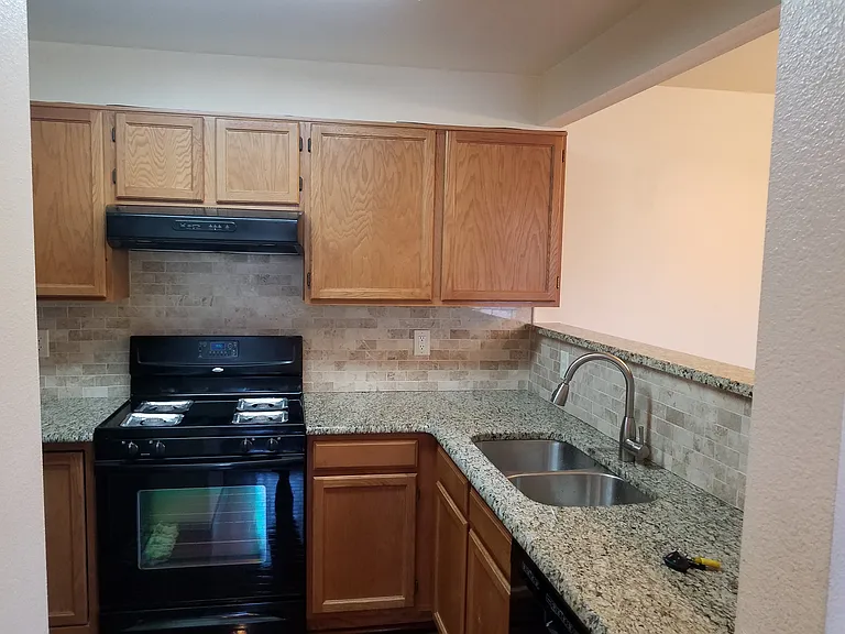 500 Lashley St #16 — Photo 6