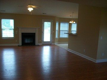 http://www.propertyboss.net/CustomerImages/SWEYER_71385/media/Properties/684%20Windsor%20Drive%20SE/