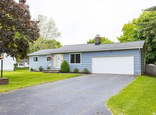 25 Selkirk Dr, Rochester, NY 14626