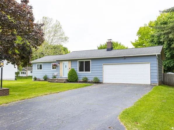 25 Selkirk Dr, Rochester, NY 14626