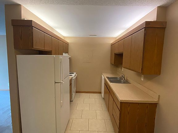 2nd image of 3 Emerald Dr #5010