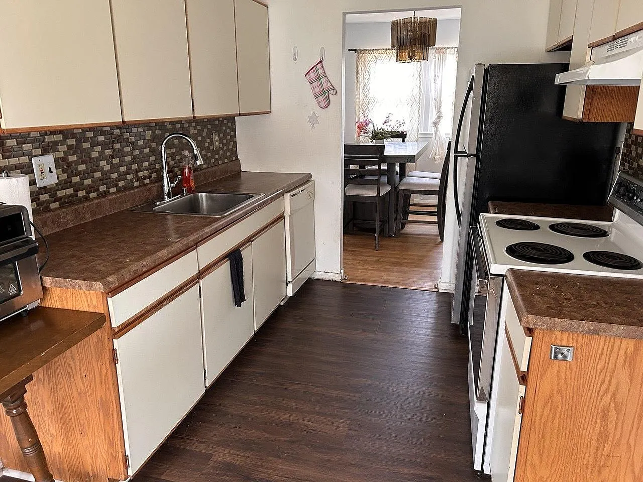 4 bed, 3.0 bath, 2450 sqft, $1,477 — Photo 3