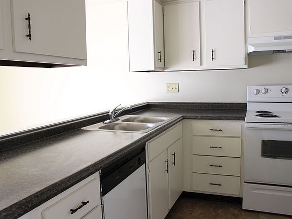 3rd image of 7540 Mount Whitney St