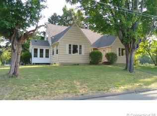 17 University Pl, Enfield, CT 06082