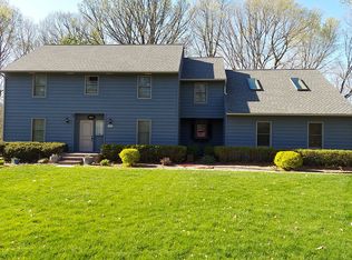 602 Deer Run Dr, Mahomet, IL
