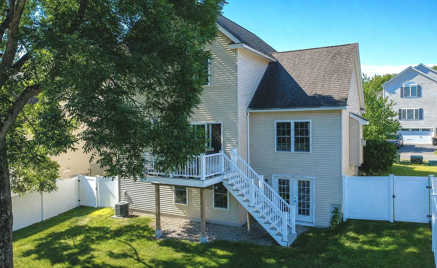 3 bed, 2.5 bath, 2124 sqft, $4,200 — Photo 3