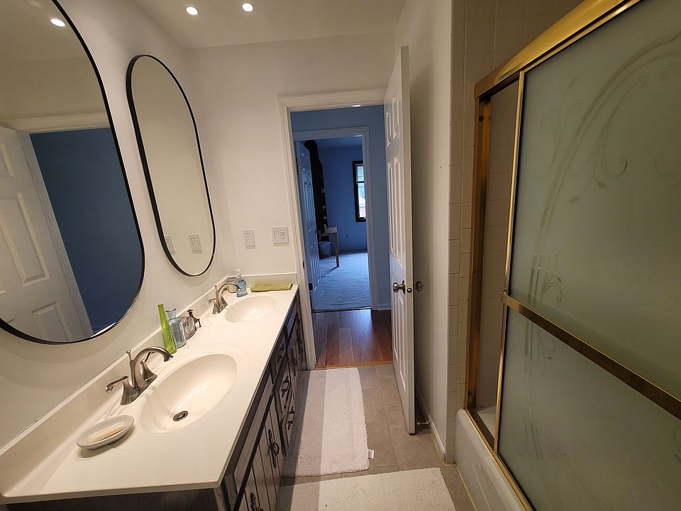 2nd image of 835 Donna Ave