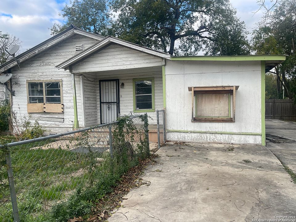 1st image of 519 E PYRON AVE