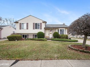 11900 Canterbury Dr, Sterling Heights, MI 48312