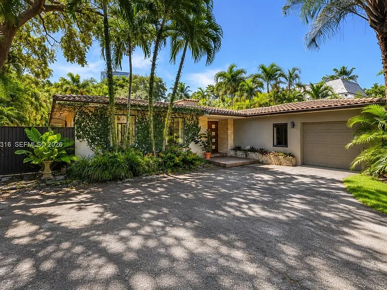 560 Sabal Palm Rd — Photo 2