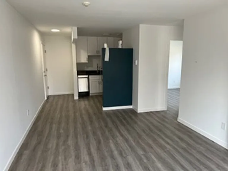 Olof Street Apartments — Photo 5