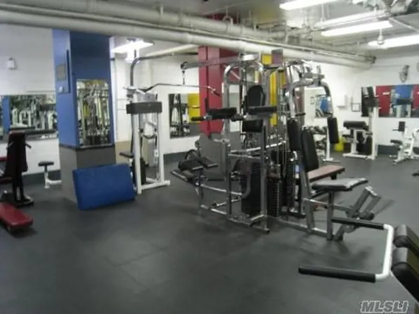 70-25 Yellowstone Boulevard image 1 of 3