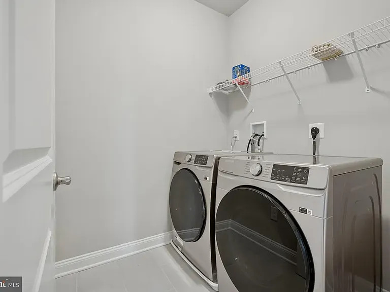 212 Foxhedge Rd — Photo 3