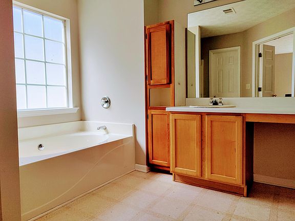 4th image of 1362 Chandler Cove Way