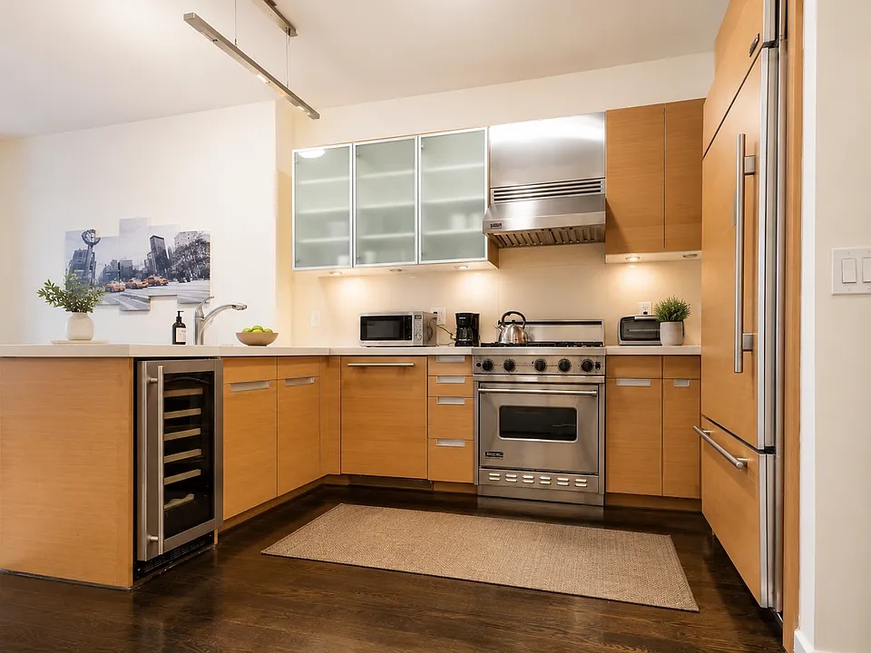 454 W 58th St #1A