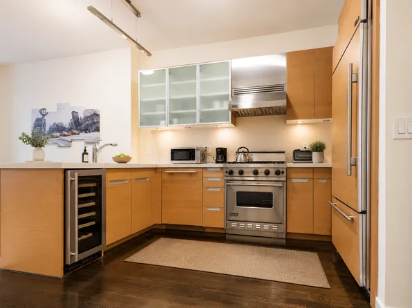 454 W 58th St APT 1A, New York, NY 10019