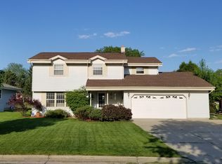 4352 S 86th St, Greenfield, WI 53228