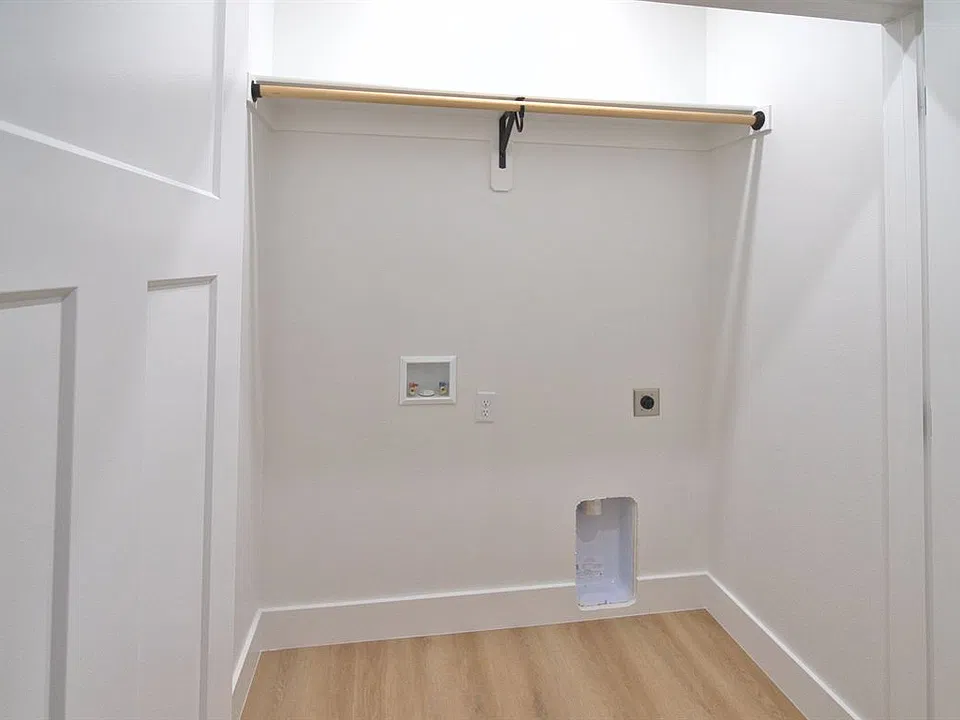 201 N Eagle Mountain St