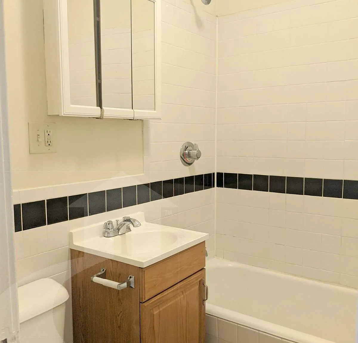 Studio, 400 sqft, $2,350 — Photo 3