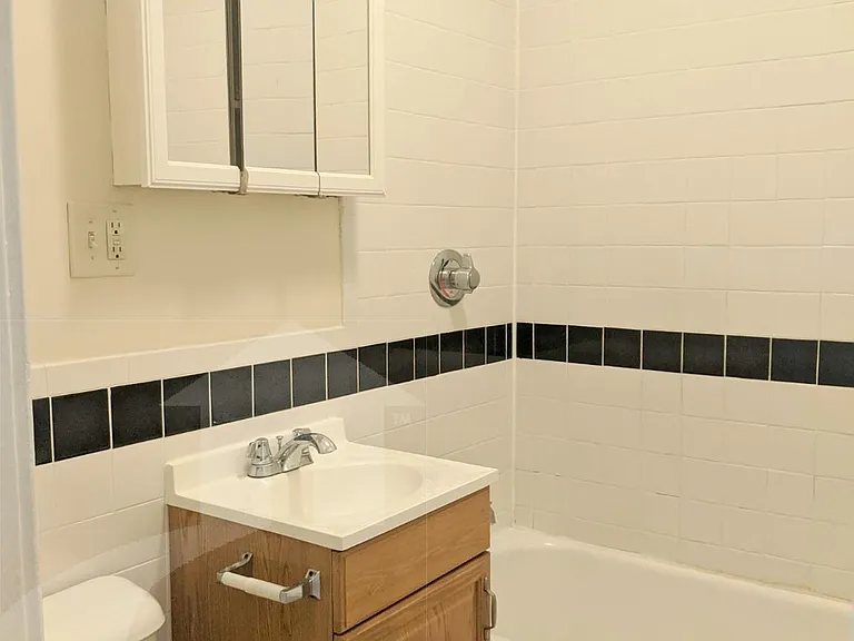 10 Agassiz St #7 — Photo 3