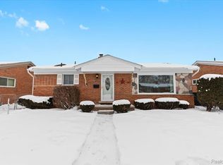 32864 Mackenzie Dr, Westland, MI 48185