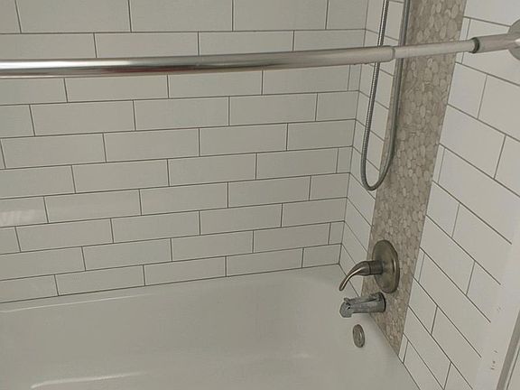 4th image of 931 S Lincoln St