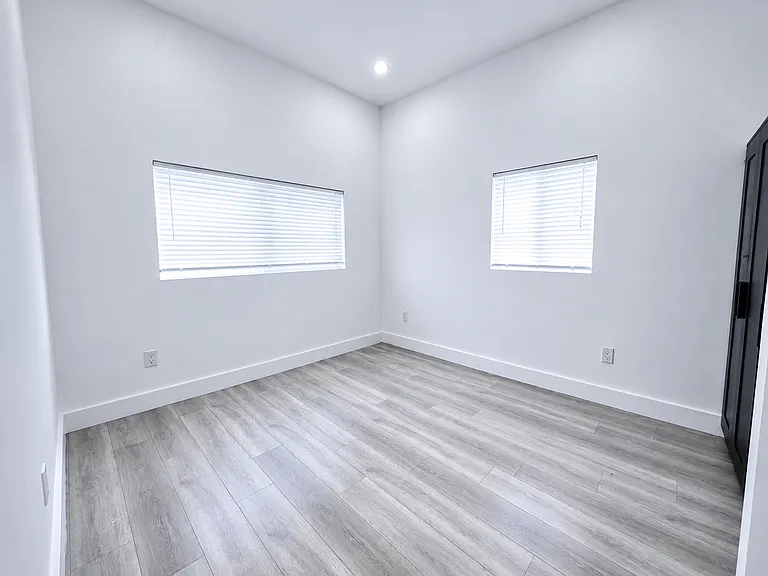 1399 NW 28th St #5 — Photo 7