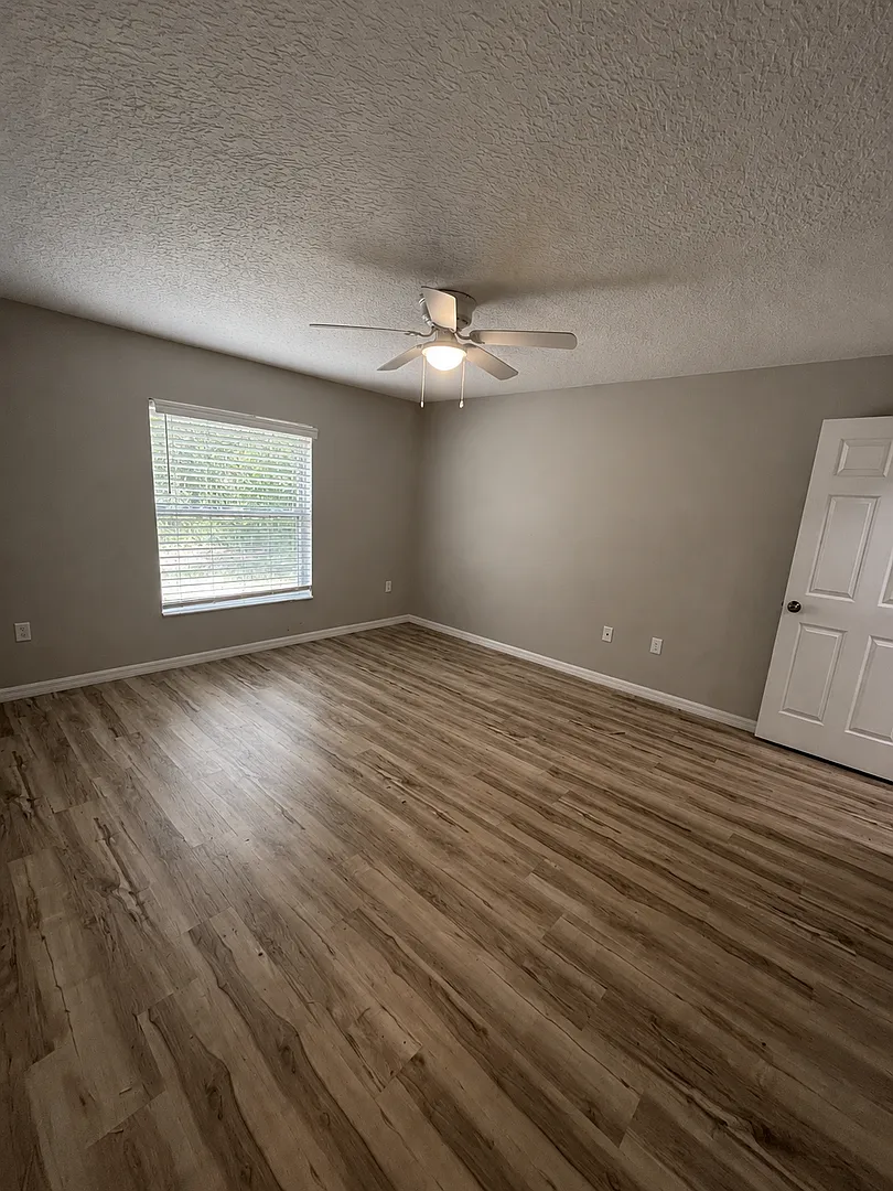 Spacious 3BR/2BA Home w/ Vaulted Ceilings & Granite Countertops! — Photo 3