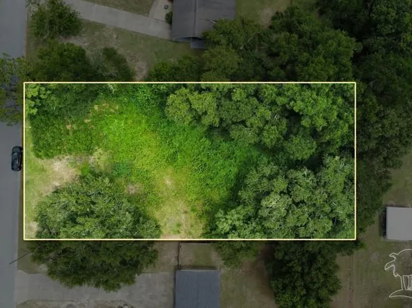 2905 Godwin Ln, Pensacola, FL 32526
