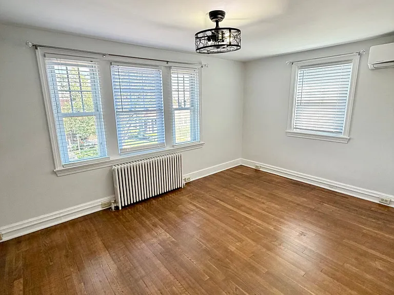 844 E Madison St — Photo 19