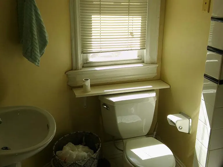 312 G St NE — Photo 6