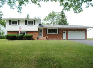 35 Debby Ln, Rochester, NY 14606
