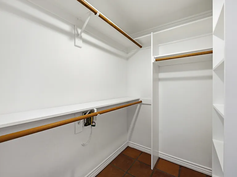 1090 Elfstone Ct — Photo 26