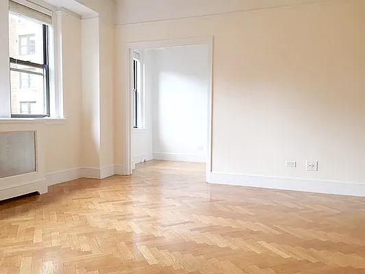 Rented by LIVING QUARTERS NY INC | media 24