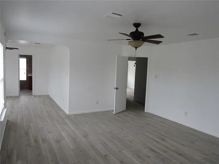 2107 Deer Creek Trl — Photo 11
