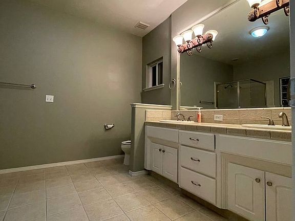 2nd image of 1615 Camino Ln