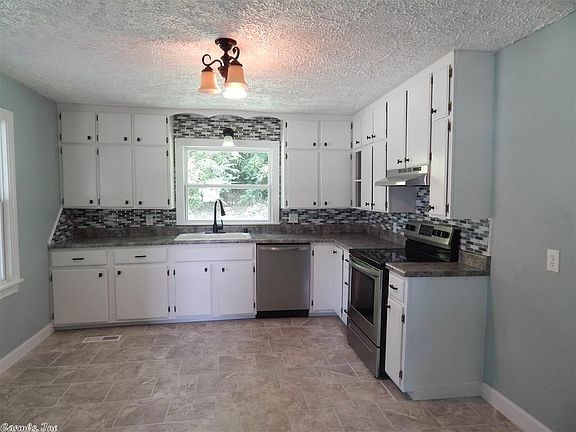 4th image of 1101 Holloway St