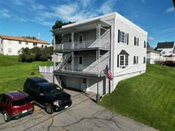 welcome Second floor space 3bedroom 1 bathroom.