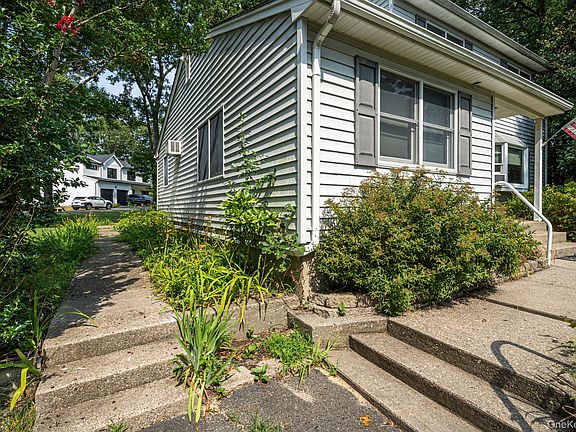 5th image of 96 Oak street