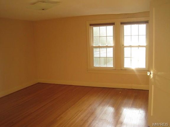 4th image of 44 Oakland Pl
