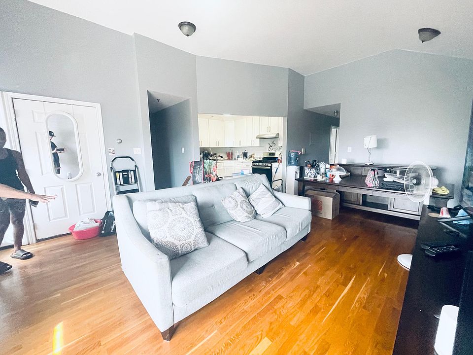 1st image of 3229 Philip Ave Floor 3