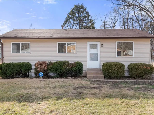 1476 Widefields Ln, Saint Louis, MO 63138