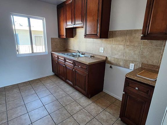 4th image of 1303 W 106th St