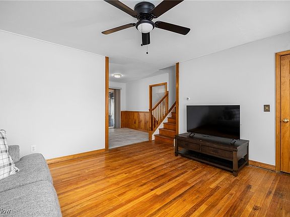 5th image of 853 Jamestown Ave