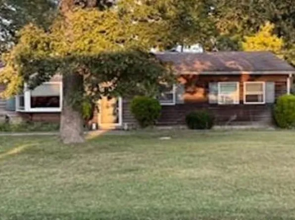 31 Old Saddle Rd, Ridge, NY 11961