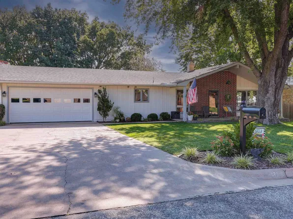 920 Highland Dr, Arkansas City, KS 67005