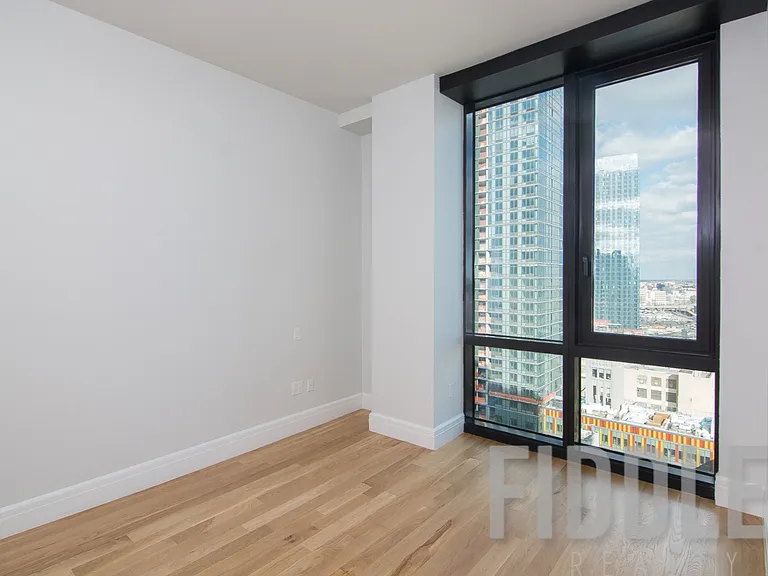 4441 Purves St #1703 — Photo 8