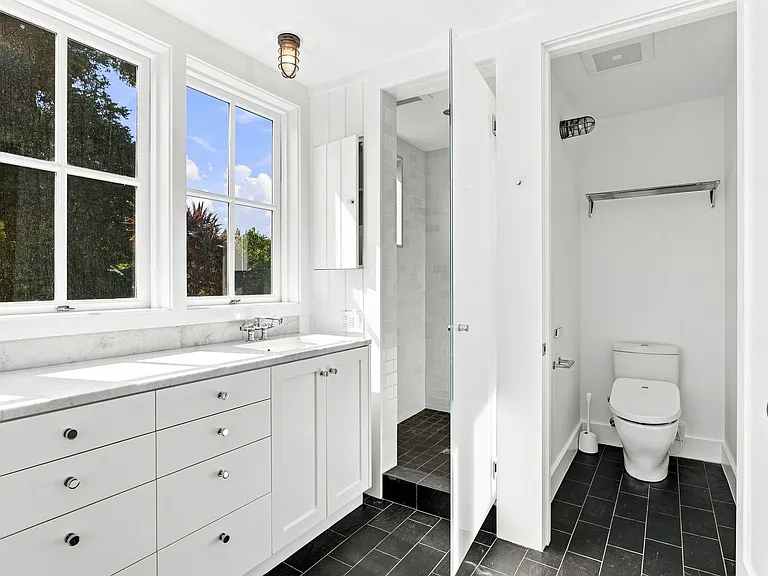2570 Folsom St — Photo 19
