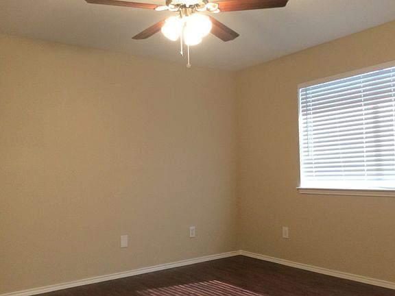 4th image of 210 California Dr