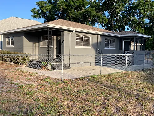2424 W Cass St Photo 1